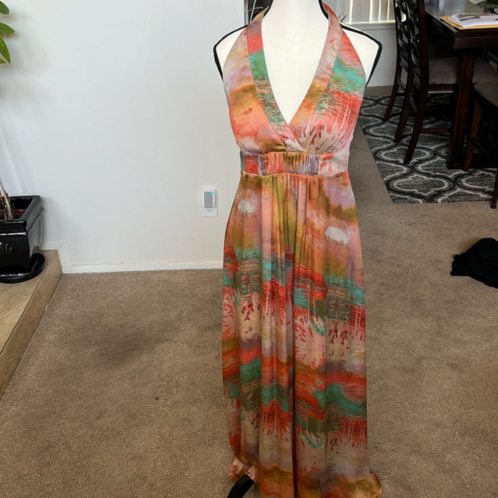 Jessica Simpson beautiful flowy dress